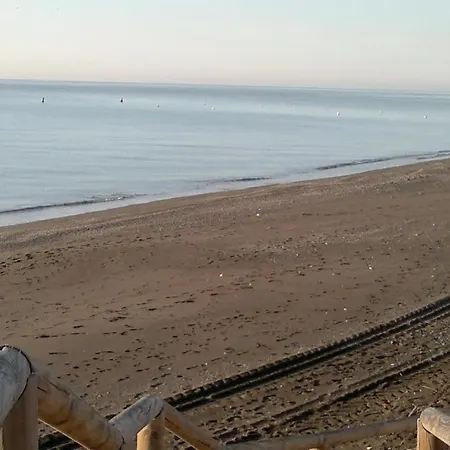 Apartamento Valle-Niza: Beachfront Retreat in Velez-Malaga Exterior photo